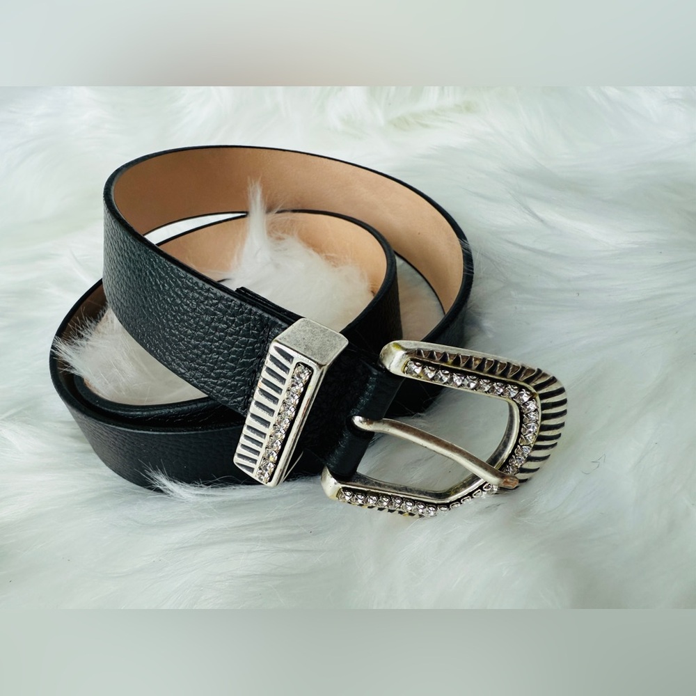 🇨🇦 Brave Leather Collection - Black With Crystal details - Picture 2 of 7